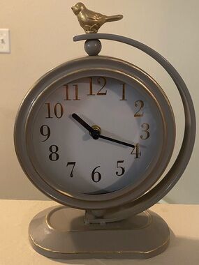 CBK. Ganz. Gray and Gold Bird Accent Table Clock-NWT. 9.5/7.